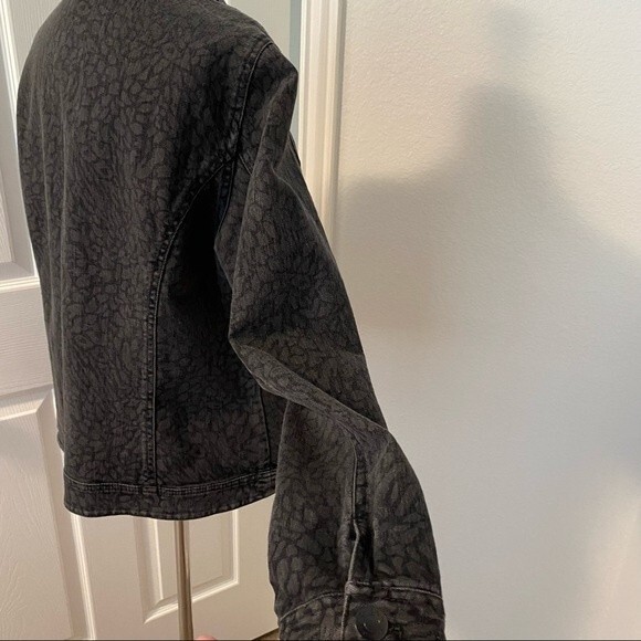 CHICO's Black Denim Animal Floral Print Vintage Jean Jacket Size M - Picture 4 of 12